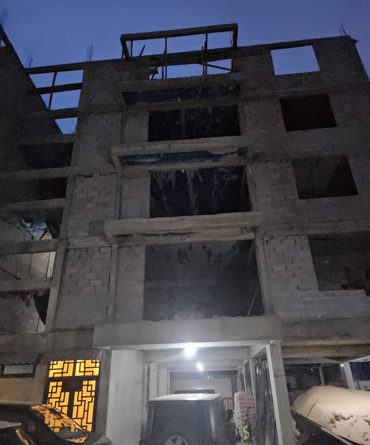 Immeuble R+4 — Façade en cours